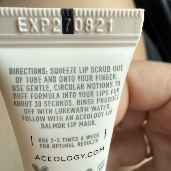 💚 2/$30 Aceology PASSIONFRUIT REFINING LIP SCRUB - Picture 3 of 5